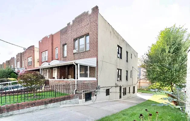 Rented by RealTegrity NY LLC | media 18