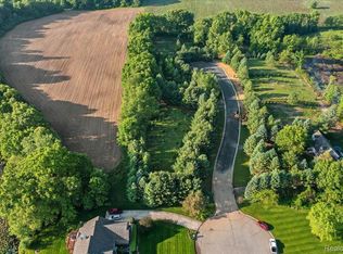 1 Prince Edward Dr, Howell, MI