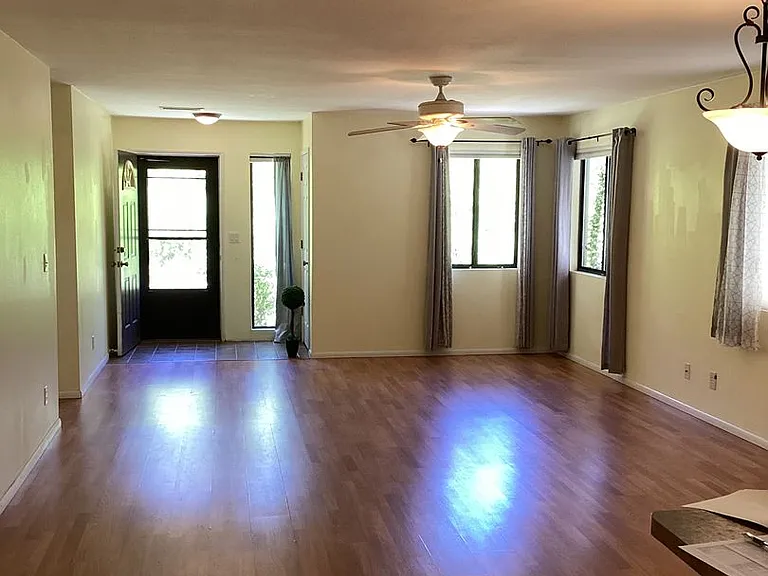 439 Foxfire Ln — Photo 4