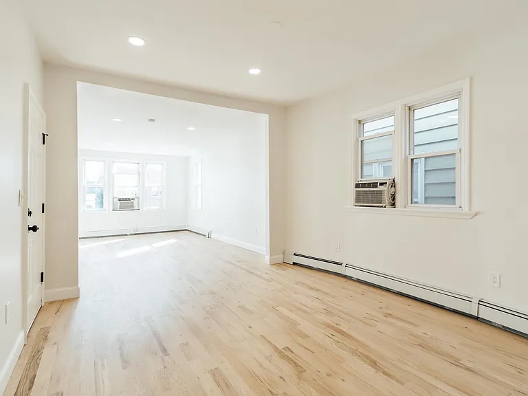 27 W 52nd St — Photo 2