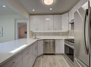 20-10 36th St #2, Astoria, NY 11105