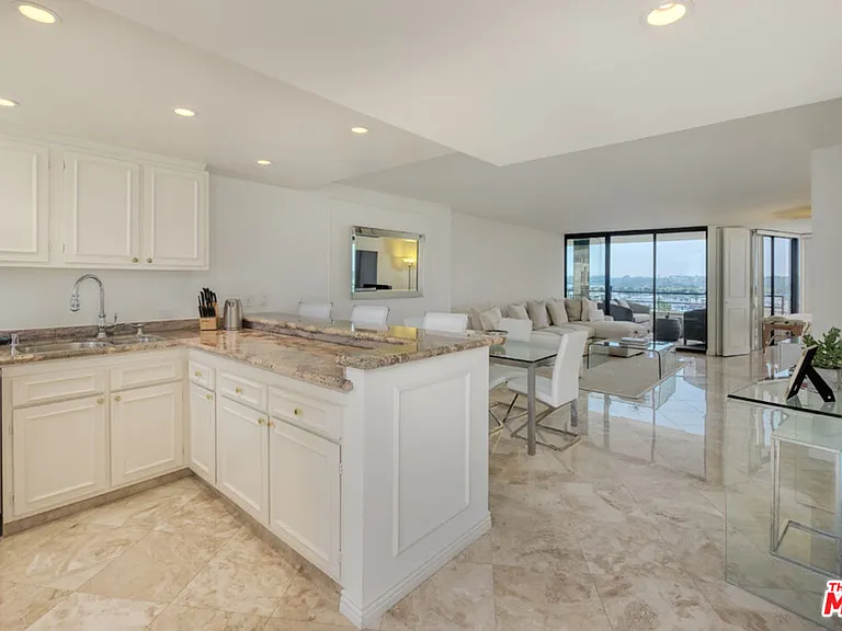 4267 Marina City Dr #908 — Photo 2