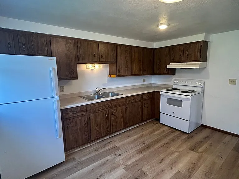 1212 Mosinee Ave — Photo 9