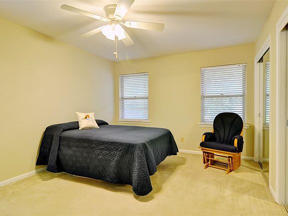 4th image of 1608 Larkspur Dr