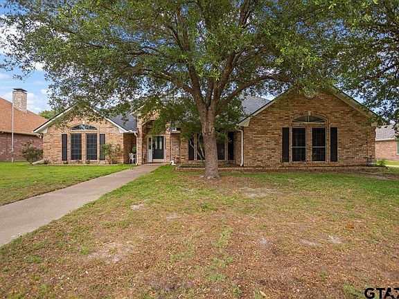 4th image of 113 Saint Andrews Cir
