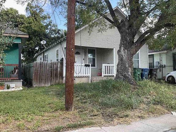 2nd image of 1025 Menchaca St