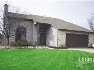8623 Deer Brook Pl, Fort Wayne, IN 46825
