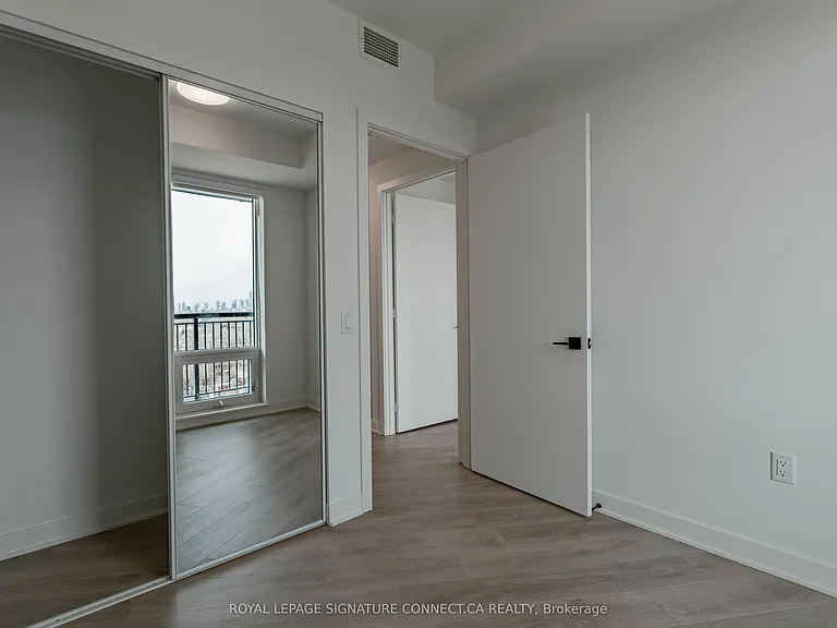 1185 Dupont St #1307 — Photo 17