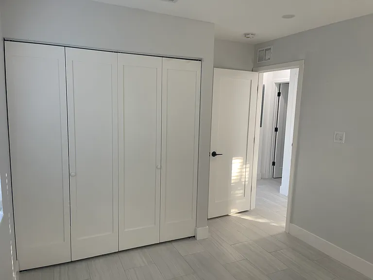 251 Royal Ct — Photo 14