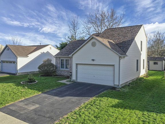 3rd image of 2690 Fernwood Ave