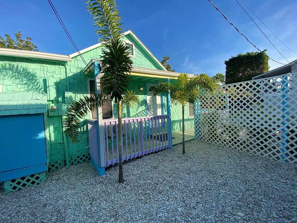1st image of 122 Crescent St #2