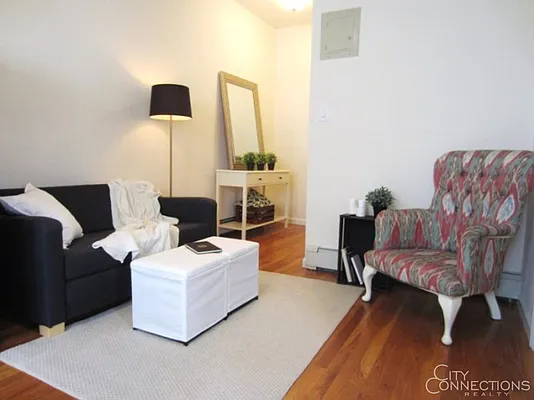 Rented by City Connections Realty | media 8