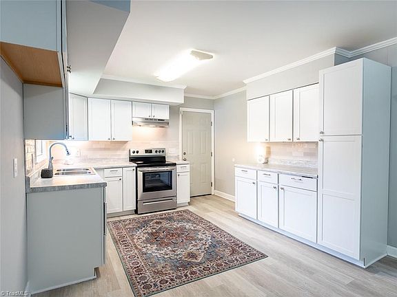 5th image of 803 Massey St
