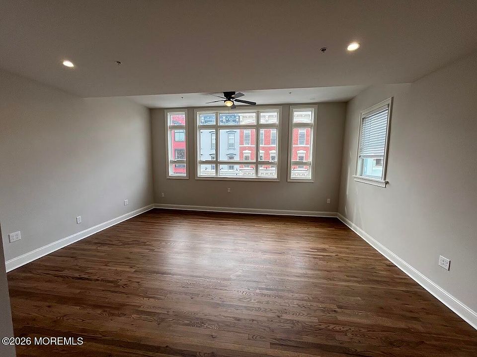 1st image of 35 Broad St