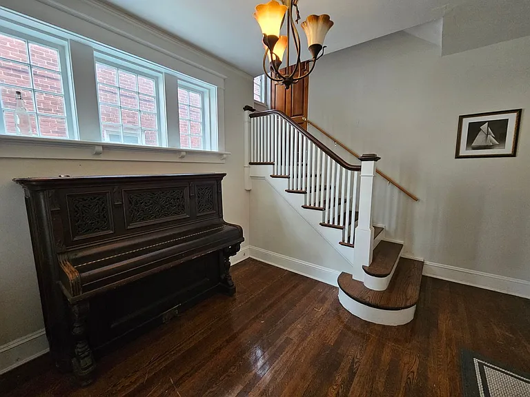 537 Washington Park — Photo 6