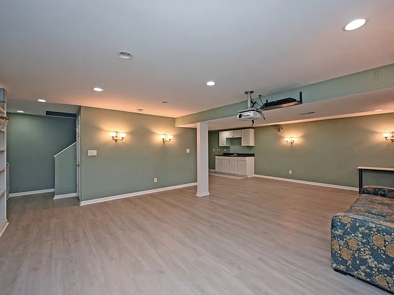 8097 Winding Creek Ct — Photo 39