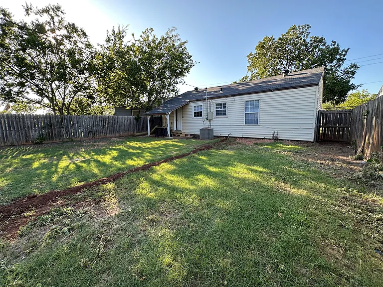 1957 Vogel St — Photo 21