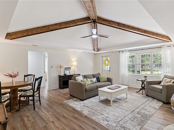 3rd image of 724 Fancy Bluff Rd