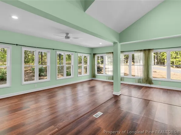 104 Greenside Ln, Sanford, NC 27332