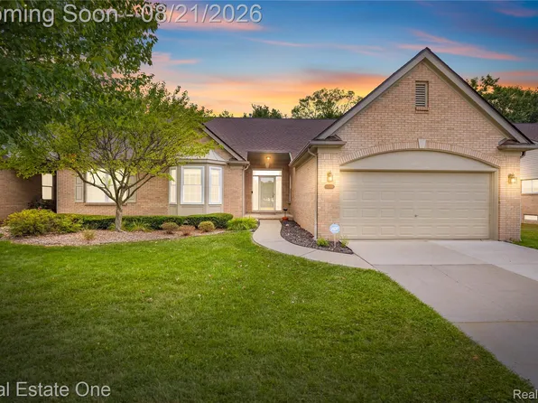 43360 Creek Dr, Clinton Township, MI 48038