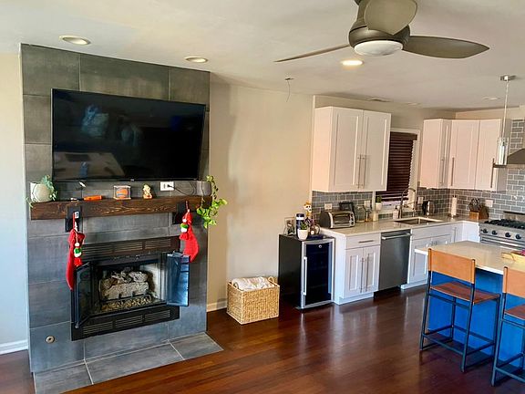 Living Room/Fireplace