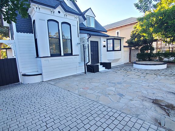 2nd image of 2341 Irving Ave #2