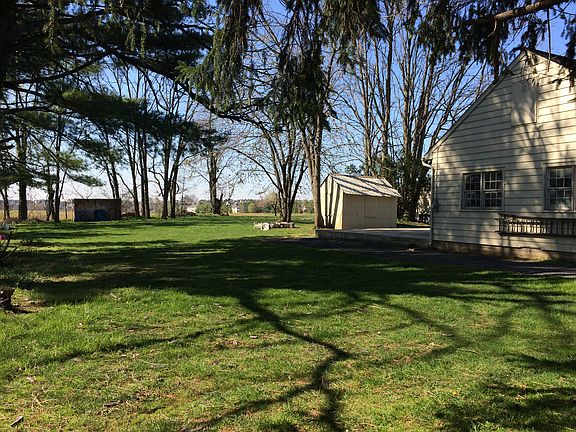REAR YARD_04192016