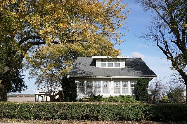 2nd image of 1876 1600 N Rd