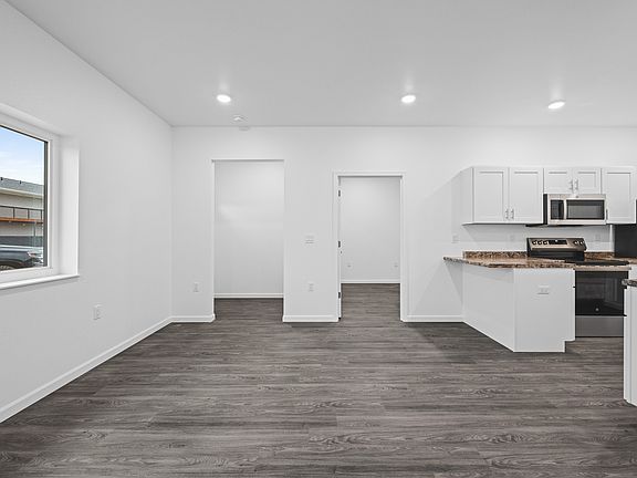 4th image of 540 N Santa Claus Ln #A