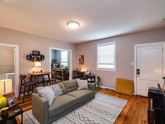 3rd image of 455 Stanley Ave