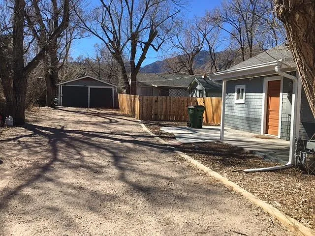 3 bed, 1100 sqft, $1,945 — Photo 3