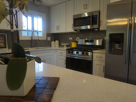 4th image of 420 Milford Ct
