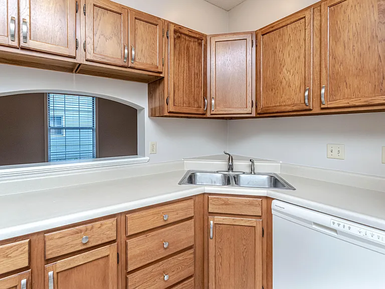 1416 Whitburn Dr — Photo 11