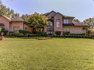 9470 Riveredge Dr, Cordova, TN 38018