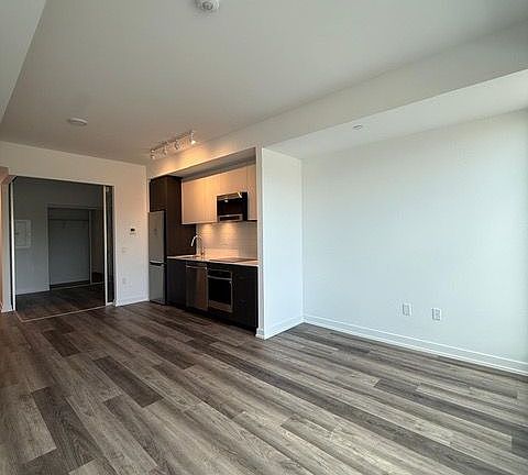 3rd image of 6 Chartwell Rd #323