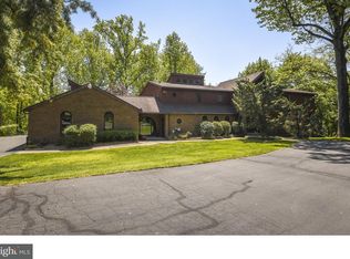 15 Kings Oak Ln, Philadelphia, PA 19115