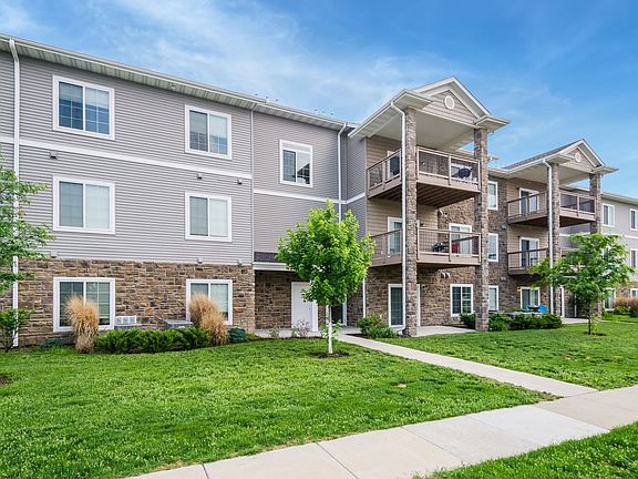 2nd image of 1620 Lincoln Dr Unit 305