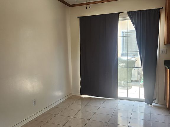 4th image of 3830 Lincoln Ave