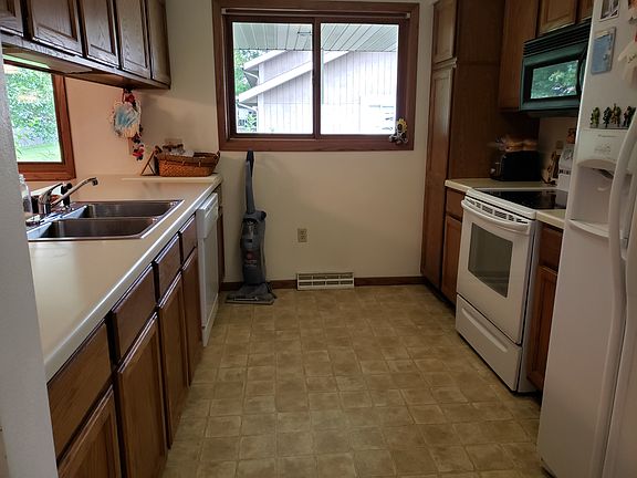 4th image of 437 Sunset Dr