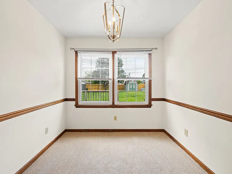 868 Avatar Dr — Photo 9