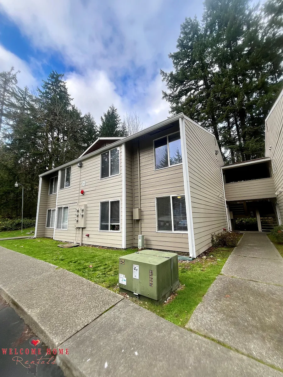 Building Photo - 2400 20th Ave NW #14D