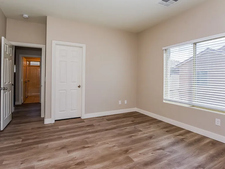 9519 Vega Carpio Ave — Photo 12