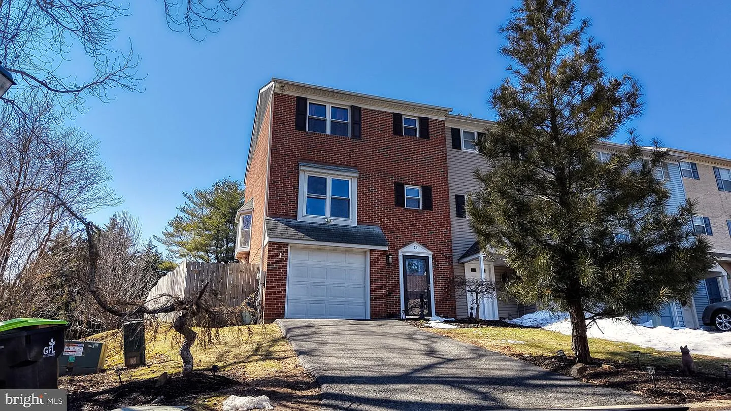 15 Ingrid Ct photo 1