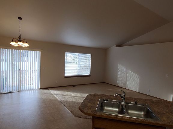 3rd image of 2827 N Ivy Ln