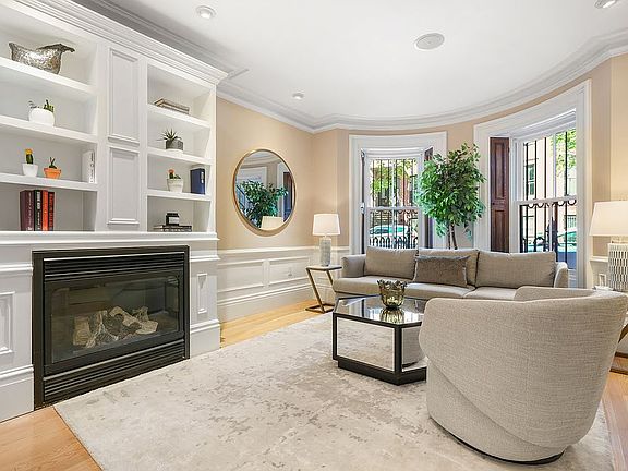 5th image of 131 Pembroke St APT 1
