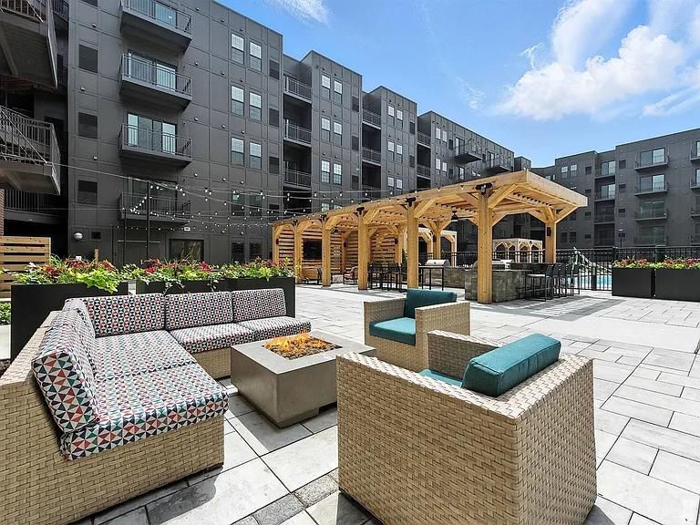 Metro 19 Apartments — Photo 40
