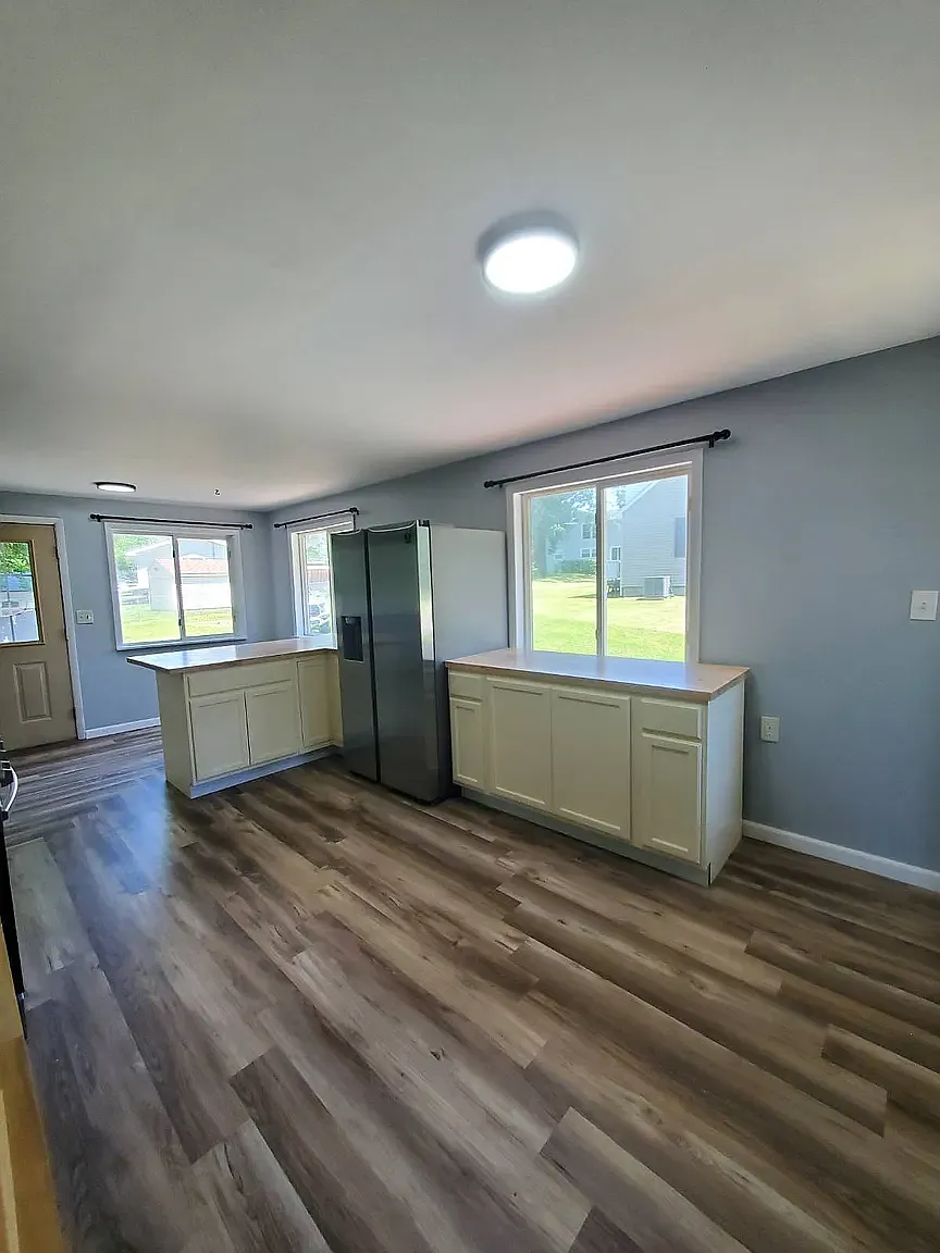 3 bed, 1355 sqft, $1,950 — Photo 2