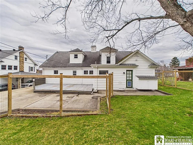 422 York St — Photo 35