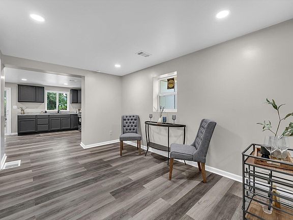 5th image of 2068 Plainfield Ave