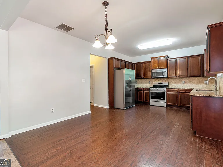 214 Farm Manor Ct — Photo 12